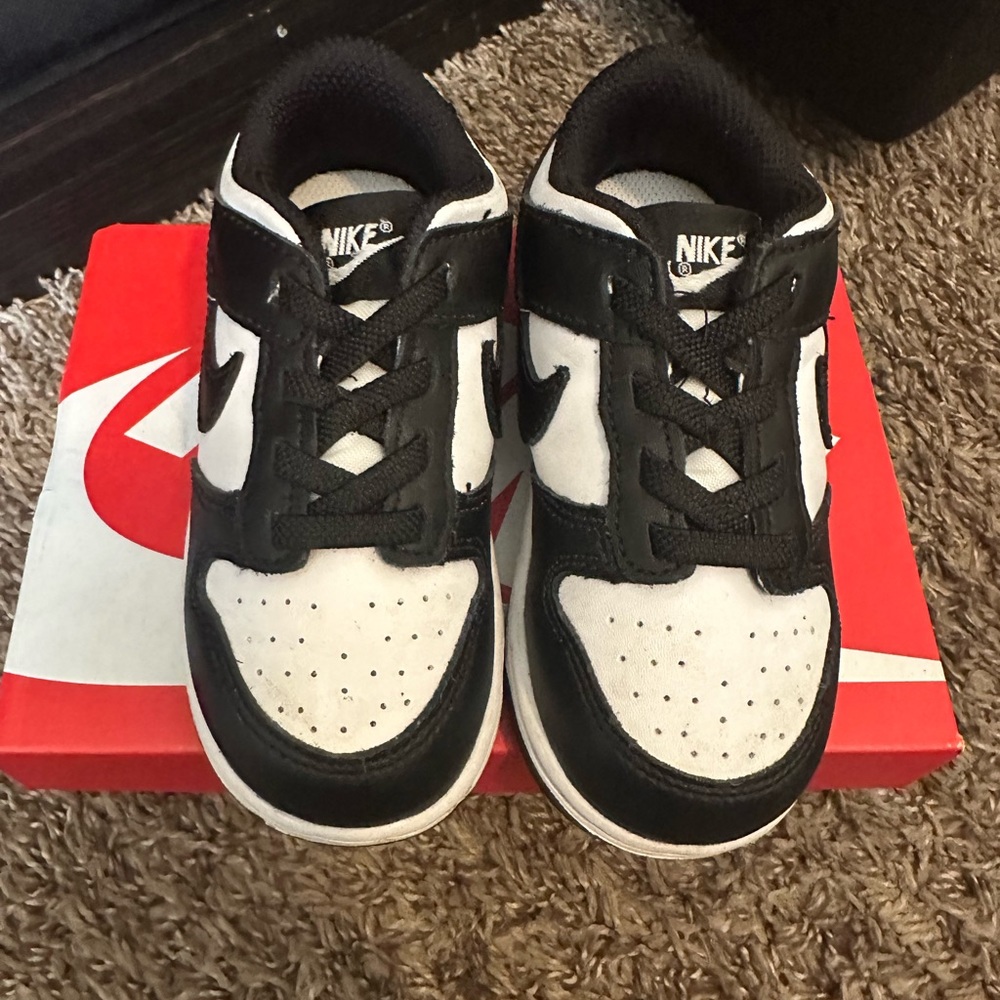 Panda dunks